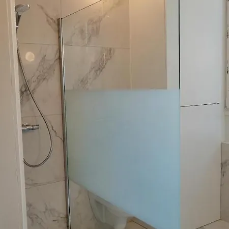 Large 800m From The 90 Square Meters Διαμέρισμα *